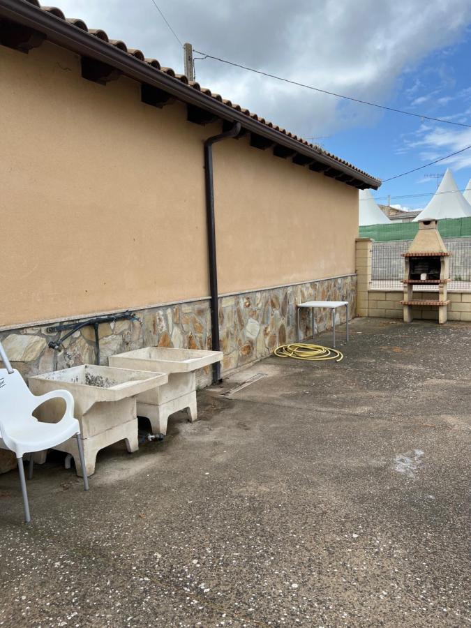 Hostel Albergue Municipal San Martín del Camino Zewnętrze zdjęcie