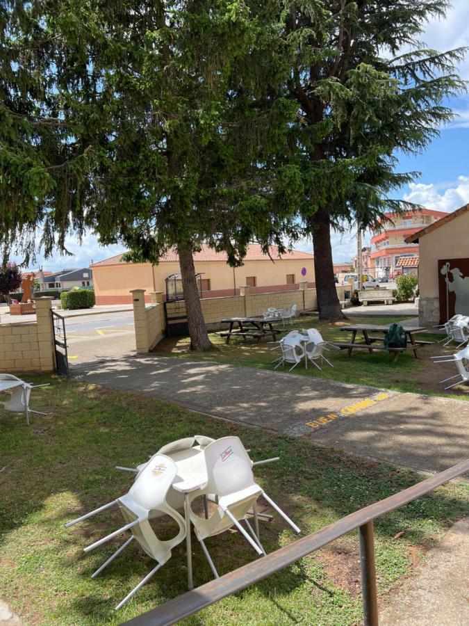 Hostel Albergue Municipal San Martín del Camino Zewnętrze zdjęcie