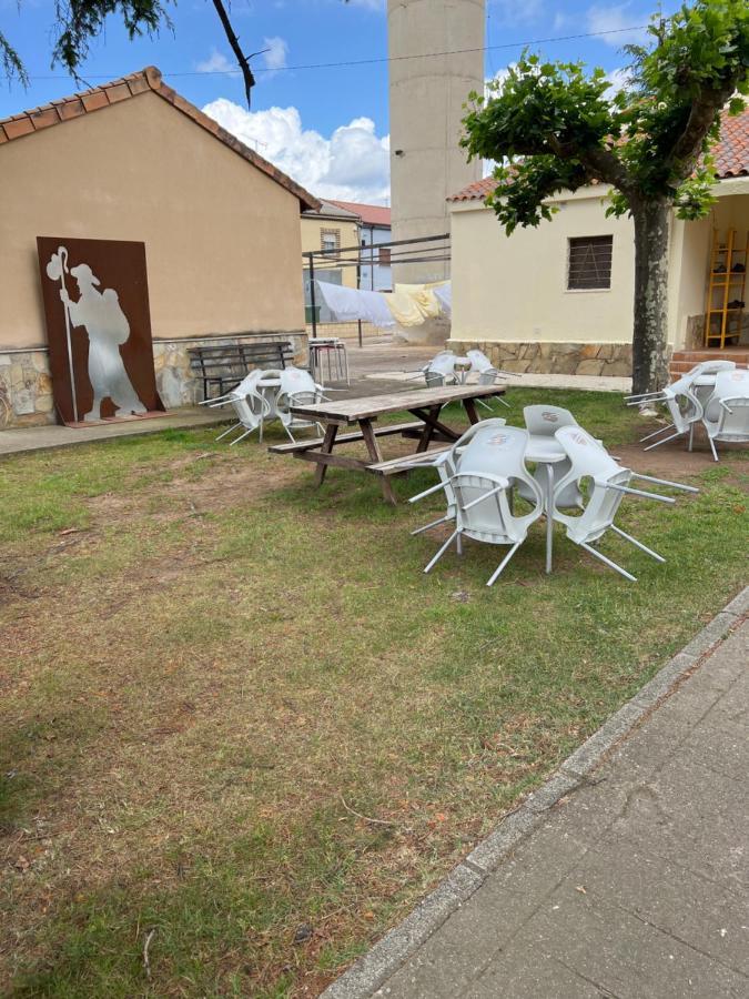 Hostel Albergue Municipal San Martín del Camino Zewnętrze zdjęcie